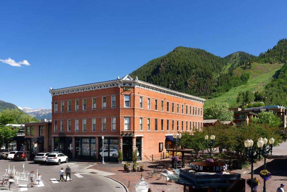 Independence Square 304, Stylish Hotel Room With Downtown Views & Great Location Aspen Exterior photo